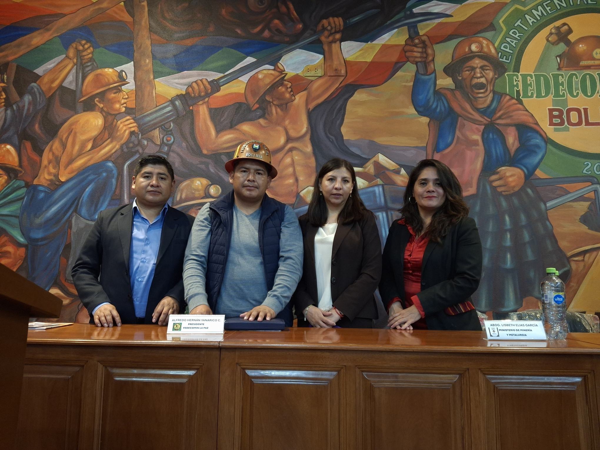 FOFIM PARTICIPA EN LA PRIMERA CUMBRE DE DERECHO MINERO BOLIVIANO "LA INDUSTRIALIZACIÓN MINERA, EL RETO DE LA NUEVA ECONOMÍA"